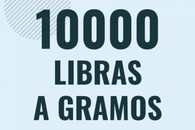 Profesor en pizarra explicando cuanto es 10000 libras en gramos o como pasar de 10000 lb a g