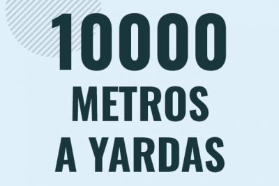Profesor en pizarra explicando cuanto es 10000 metros en yardas o como pasar de 10000 m a yd