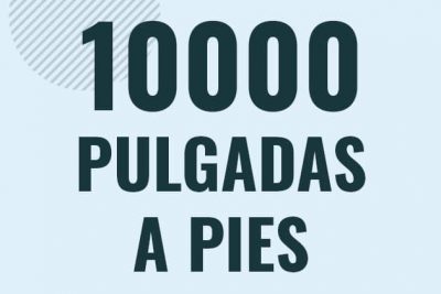 Profesor en pizarra explicando cuanto es 10000 pulgadas en pies o como pasar de 10000 in a ft