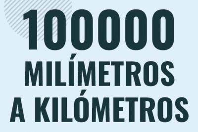 Profesor en pizarra explicando cuanto es 100000 milimetros en kilometros o como pasar de 100000 mm a km