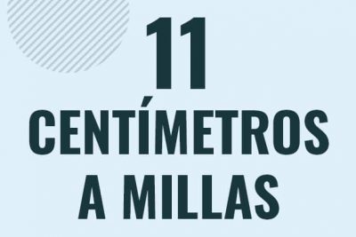 Profesor en pizarra explicando cuanto es 11 centimetros en millas o como pasar de 11 cm a mi