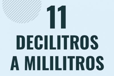 Profesor en pizarra explicando cuanto es 11 decilitros en mililitros o como pasar de 11 dl a ml