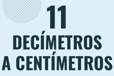 Profesor en pizarra explicando cuanto es 11 decimetros en centimetros o como pasar de 11 dm a cm