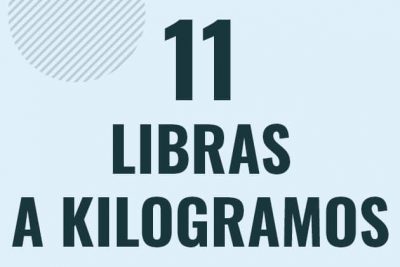 Profesor en pizarra explicando cuanto es 11 libras en kilogramos o como pasar de 11 lb a kg