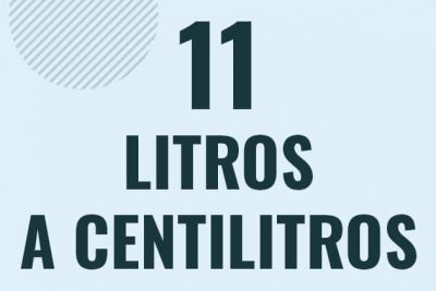 Profesor en pizarra explicando cuanto es 11 litros en centilitros o como pasar de 11 l a cl
