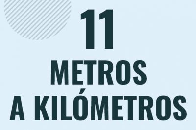 Profesor en pizarra explicando cuanto es 11 metros en kilometros o como pasar de 11 m a km