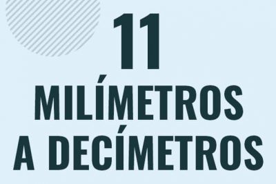 Profesor en pizarra explicando cuanto es 11 milimetros en decimetros o como pasar de 11 mm a dm
