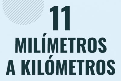 Profesor en pizarra explicando cuanto es 11 milimetros en kilometros o como pasar de 11 mm a km