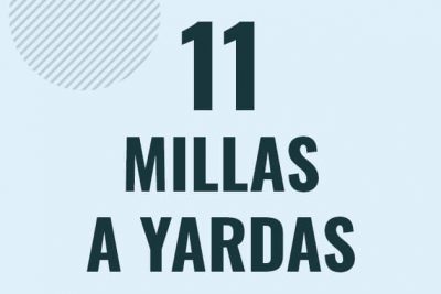 Profesor en pizarra explicando cuanto es 11 millas en yardas o como pasar de 11 mi a yd