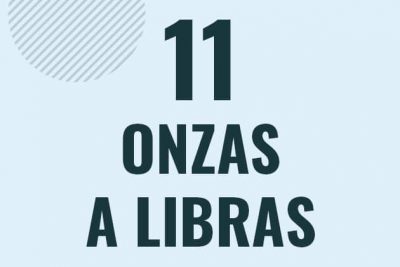 Profesor en pizarra explicando cuanto es 11 onzas en libras o como pasar de 11 oz a lb