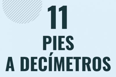 Profesor en pizarra explicando cuanto es 11 pies en decimetros o como pasar de 11 ft a dm