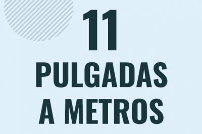 Profesor en pizarra explicando cuanto es 11 pulgadas en metros o como pasar de 11 in a m