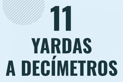 Profesor en pizarra explicando cuanto es 11 yardas en decimetros o como pasar de 11 yd a dm