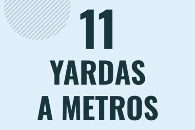 Profesor en pizarra explicando cuanto es 11 yardas en metros o como pasar de 11 yd a m