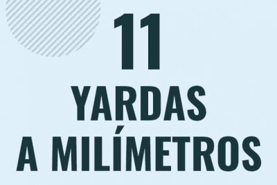 Profesor en pizarra explicando cuanto es 11 yardas en milimetros o como pasar de 11 yd a mm