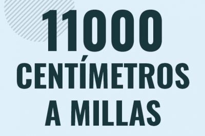 Profesor en pizarra explicando cuanto es 11000 centimetros en millas o como pasar de 11000 cm a mi