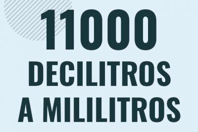 Profesor en pizarra explicando cuanto es 11000 decilitros en mililitros o como pasar de 11000 dl a ml