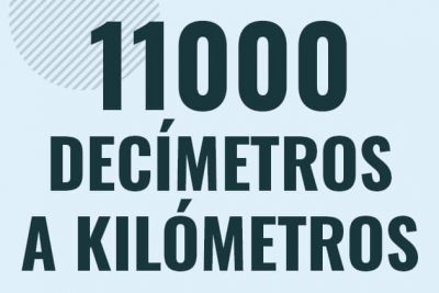 Profesor en pizarra explicando cuanto es 11000 decimetros en kilometros o como pasar de 11000 dm a km
