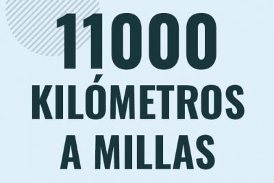 Profesor en pizarra explicando cuanto es 11000 kilometros en millas o como pasar de 11000 km a mi