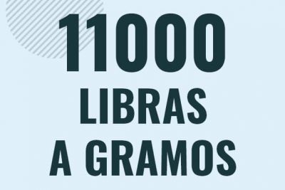 Profesor en pizarra explicando cuanto es 11000 libras en gramos o como pasar de 11000 lb a g