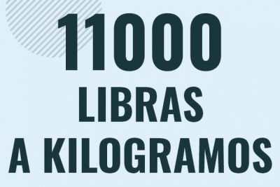 Profesor en pizarra explicando cuanto es 11000 libras en kilogramos o como pasar de 11000 lb a kg