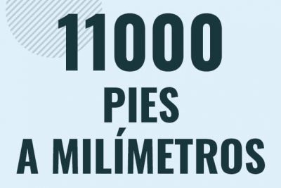 Profesor en pizarra explicando cuanto es 11000 pies en milimetros o como pasar de 11000 ft a mm