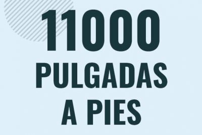 Profesor en pizarra explicando cuanto es 11000 pulgadas en pies o como pasar de 11000 in a ft