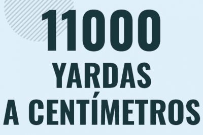 Profesor en pizarra explicando cuanto es 11000 yardas en centimetros o como pasar de 11000 yd a cm