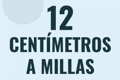 Profesor en pizarra explicando cuanto es 12 centimetros en millas o como pasar de 12 cm a mi