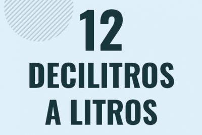 Profesor en pizarra explicando cuanto es 12 decilitros en litros o como pasar de 12 dl a l