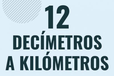 Profesor en pizarra explicando cuanto es 12 decimetros en kilometros o como pasar de 12 dm a km