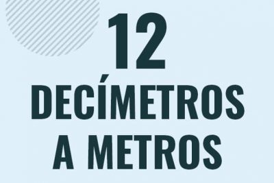 Profesor en pizarra explicando cuanto es 12 decimetros en metros o como pasar de 12 dm a m