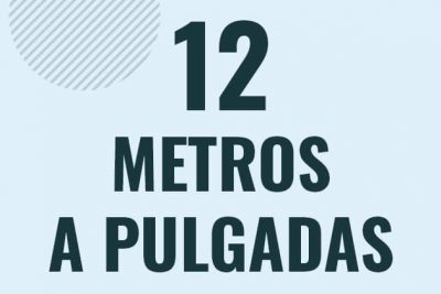 Profesor en pizarra explicando cuanto es 12 metros en pulgadas o como pasar de 12 m a in