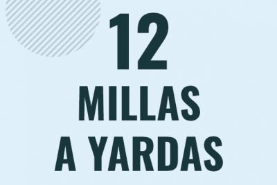 Profesor en pizarra explicando cuanto es 12 millas en yardas o como pasar de 12 mi a yd