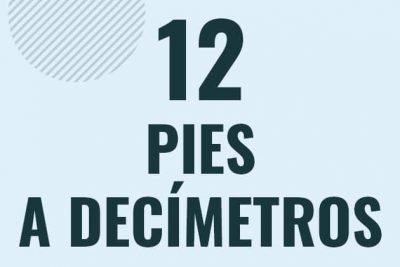 Profesor en pizarra explicando cuanto es 12 pies en decimetros o como pasar de 12 ft a dm
