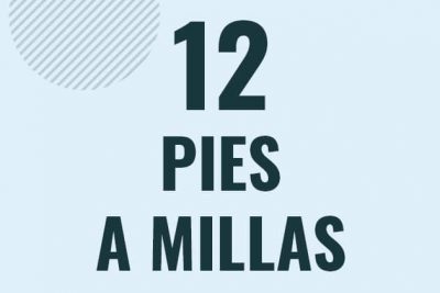 Profesor en pizarra explicando cuanto es 12 pies en millas o como pasar de 12 ft a mi