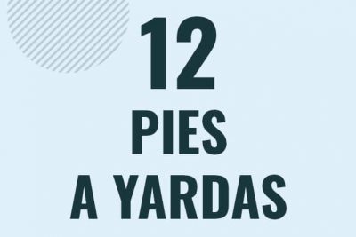 Profesor en pizarra explicando cuanto es 12 pies en yardas o como pasar de 12 ft a yd