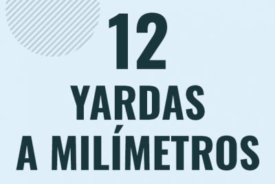 Profesor en pizarra explicando cuanto es 12 yardas en milimetros o como pasar de 12 yd a mm