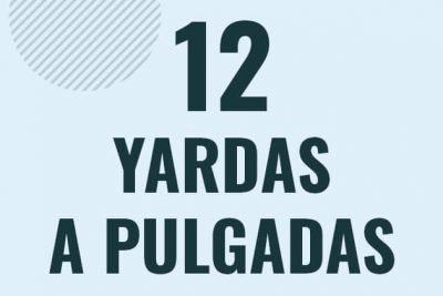 Profesor en pizarra explicando cuanto es 12 yardas en pulgadas o como pasar de 12 yd a in