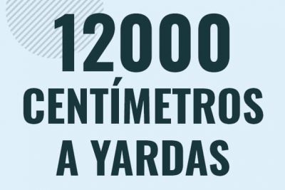 Profesor en pizarra explicando cuanto es 12000 centimetros en yardas o como pasar de 12000 cm a yd