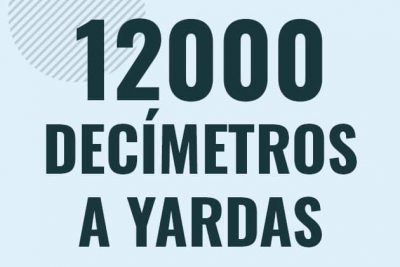 Profesor en pizarra explicando cuanto es 12000 decimetros en yardas o como pasar de 12000 dm a yd