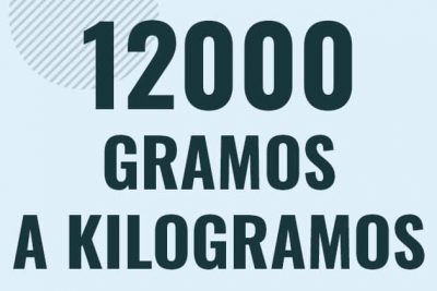 Profesor en pizarra explicando cuanto es 12000 gramos en kilogramos o como pasar de 12000 g a kg
