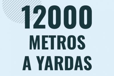 Profesor en pizarra explicando cuanto es 12000 metros en yardas o como pasar de 12000 m a yd