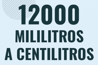 Profesor en pizarra explicando cuanto es 12000 mililitros en centilitros o como pasar de 12000 ml a cl