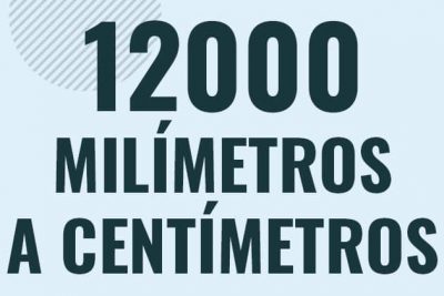 Profesor en pizarra explicando cuanto es 12000 milimetros en centimetros o como pasar de 12000 mm a cm