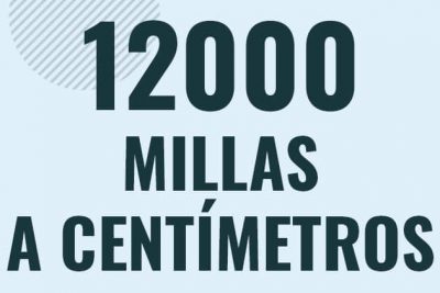 Profesor en pizarra explicando cuanto es 12000 millas en centimetros o como pasar de 12000 mi a cm