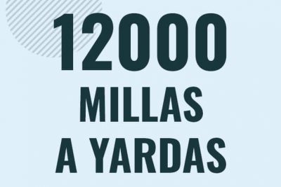 Profesor en pizarra explicando cuanto es 12000 millas en yardas o como pasar de 12000 mi a yd