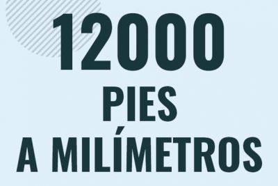 Profesor en pizarra explicando cuanto es 12000 pies en milimetros o como pasar de 12000 ft a mm
