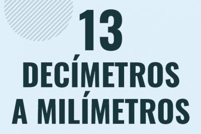 Profesor en pizarra explicando cuanto es 13 decimetros en milimetros o como pasar de 13 dm a mm