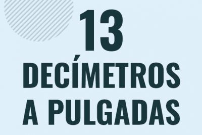 Profesor en pizarra explicando cuanto es 13 decimetros en pulgadas o como pasar de 13 dm a in